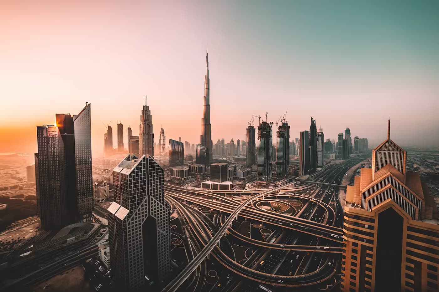 Dubai's Best Scenic Driving Routes for Luxury Car Rentals